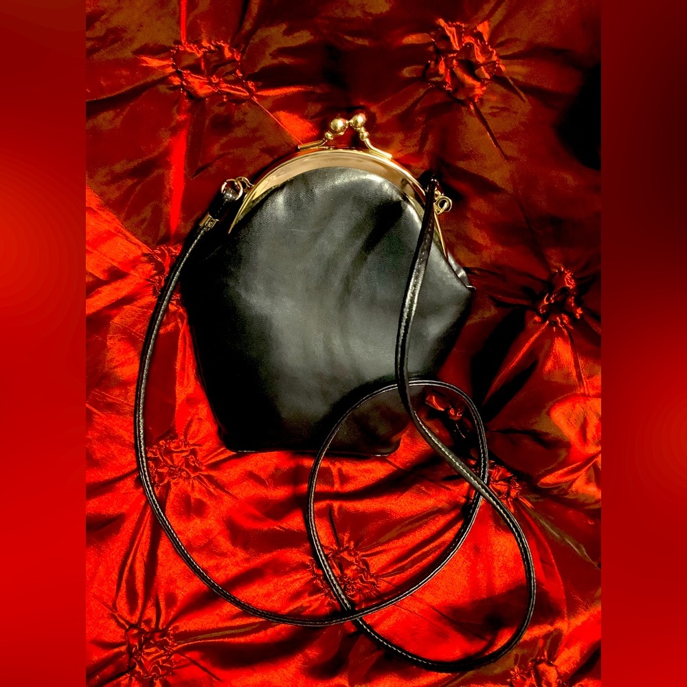 Little Black Crossbody Kiss Lock Purse 
8”x7”x2”